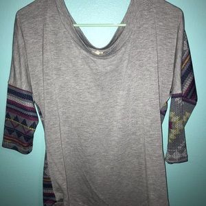 Top with mid length sleeves and colorful back